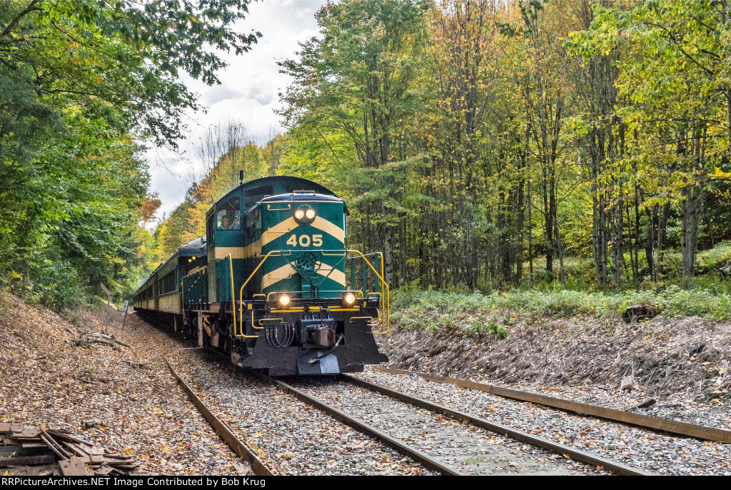 GMRC 405 hauling the Green Mountain Flyer westbound through Cavendish Gulf